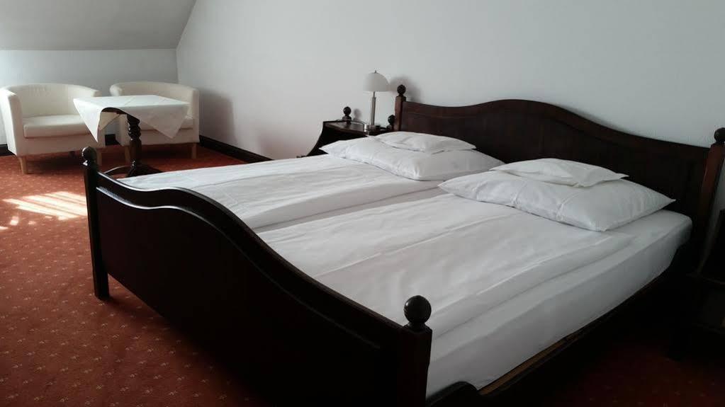 Hotel Zur Traube Moglingen Eksteriør billede