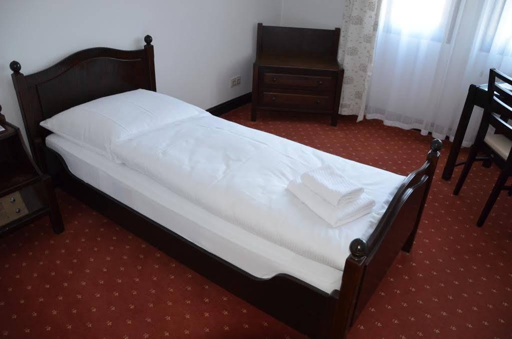 Hotel Zur Traube Moglingen Eksteriør billede