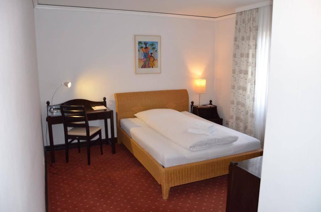 Hotel Zur Traube Moglingen Eksteriør billede