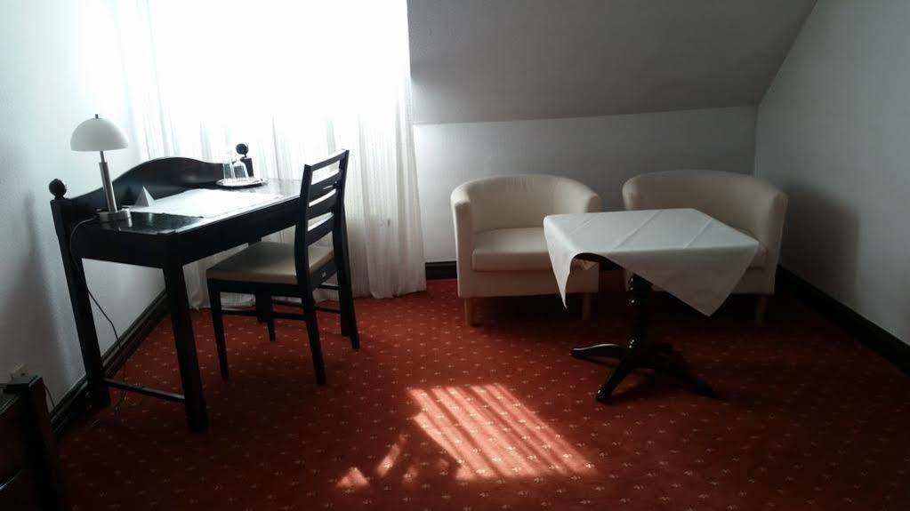Hotel Zur Traube Moglingen Eksteriør billede